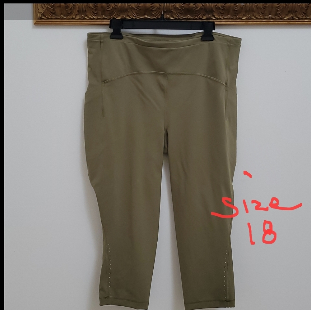 NWOT Lululemon Fast & Free Crop II *Nulux 19" in Dark Olive
